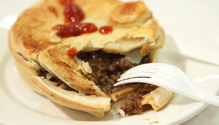 brazil,belgium,australia,most iconic food from the world,best food around the world,meat pie,moules frites,pudim,greece,spanakopita,finland,squeaky cheese