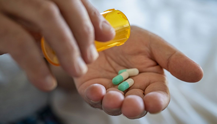 apple cider vinegar health risks,side effects of acv consumption,negative impacts of apple cider vinegar,risks of excessive apple cider vinegar use,health concerns with acv,potential drawbacks of apple cider vinegar,adverse effects of using acv,apple cider vinegar precautions,unwanted reactions to acv,acv and health complications