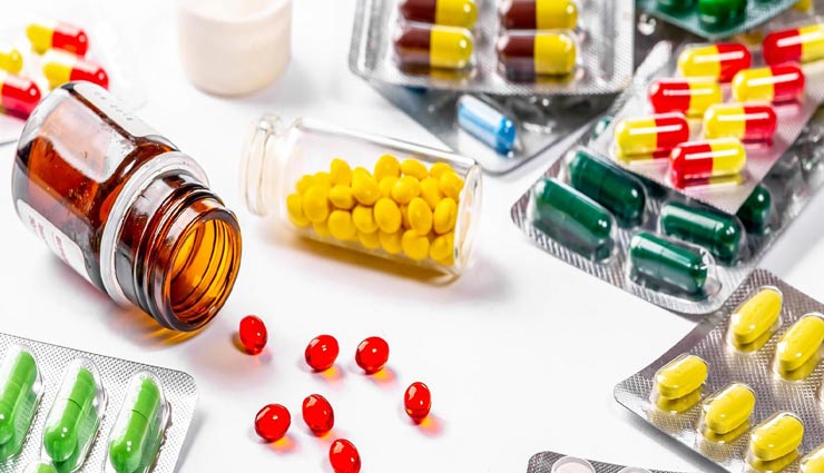 घर में कलह-कलेश की वजह बनती हैं तकिए के पास रखीं ये चीजें vastu tips,vastu tips in hindi,discord in the house