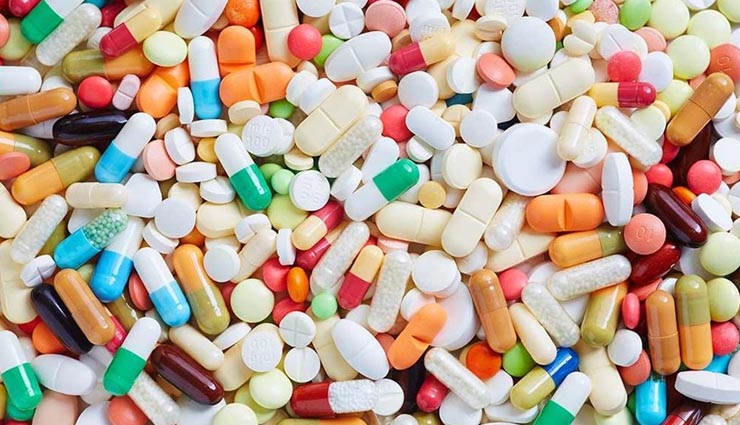 medicines,tomato,Alcohol,banana,coffee,no to eat these empty stomach