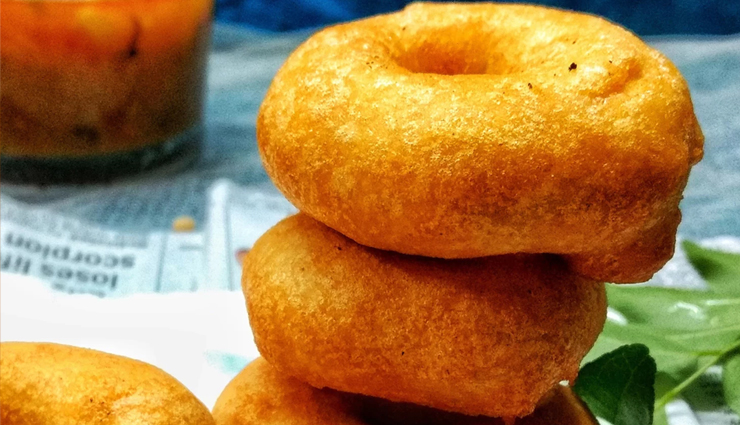 medu vada recipe,crispy medu vada,fluffy medu vada,spongy medu vada,south indian snack recipe,urad dal fritters,tea-time snack,breakfast recipe,authentic medu vada,homemade medu vada,traditional south indian recipe