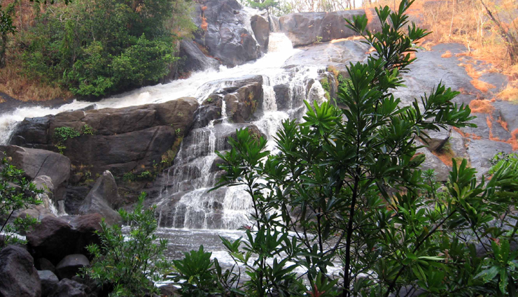 india stunning waterfalls,must-visit waterfall destinations,scenic waterfall spots,natural wonders of india,picturesque waterfall getaways,waterfall sightseeing in india,famous indian waterfalls,traveling to india waterfalls,exploring nature beauty in india,india captivating waterfall landscapes