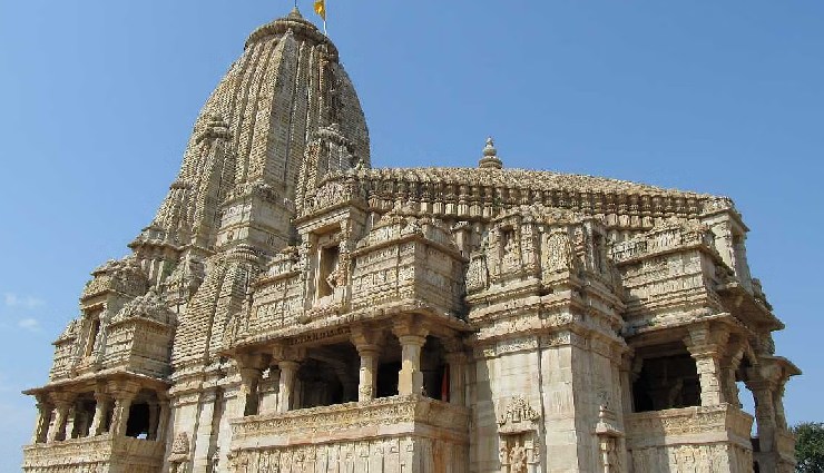 explore 6 must-visit temples in chittorgarh for a spiritual journey: shyama temple,kalika mata temple,meera temple,samadhishvara temple,sanwariyaji temple,and sathis deori temple.