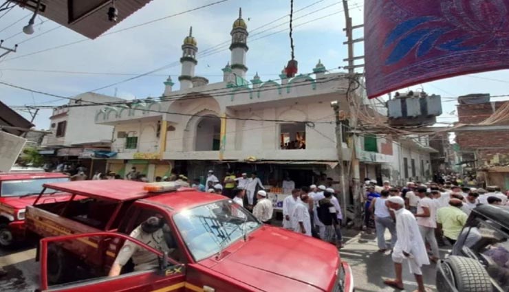 उत्तरप्रदेश : मस्जिद की दीवार ढ़हने से हुआ बड़ा हादसा, एक की मौत जबकि दर्जन से अधिक लोग घायल