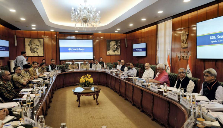अमित शाह ने जम्मू-कश्मीर में सुरक्षा स्थिति पर एनएसए, सेना प्रमुख समेत शीर्ष अधिकारियों के साथ की समीक्षा बैठक 