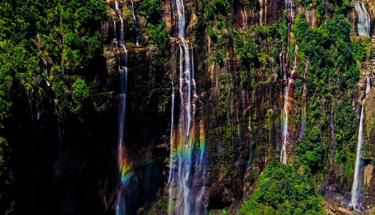 meghalaya,places to visit in meghalaya,cherrapunji,living root bridge,mawlynnong village,mawsmai cave,umiam lake