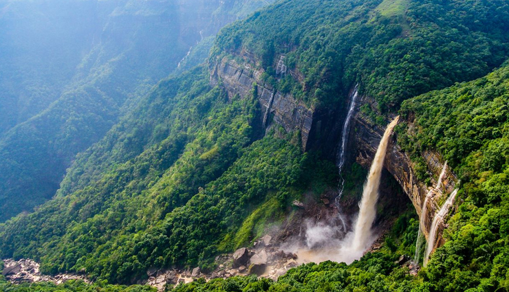 6 Breathtaking Beautiful Places Not To Miss in Meghalaya
