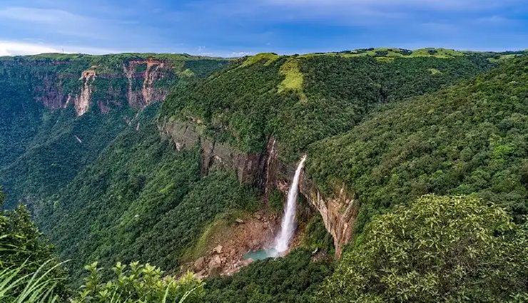 10 Beautiful Tourist Places to Explore in Meghalaya