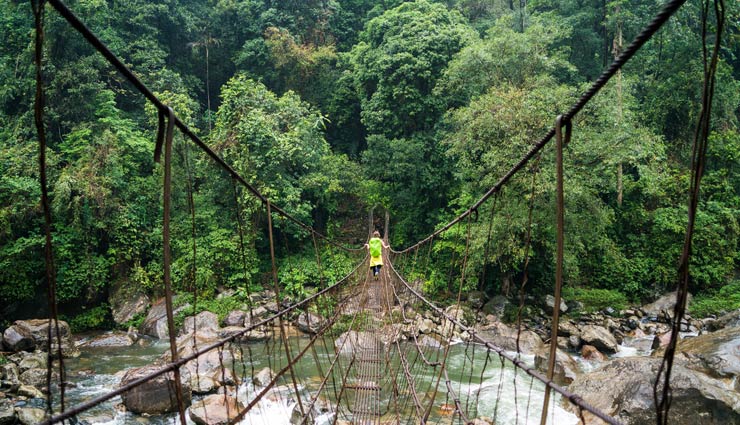 meghalaya,places to visit in meghalaya,unexplored places in meghalaya,living root bridges,mawlynnong village,nohkalikai falls,mawsmai caves,laitlum canyon