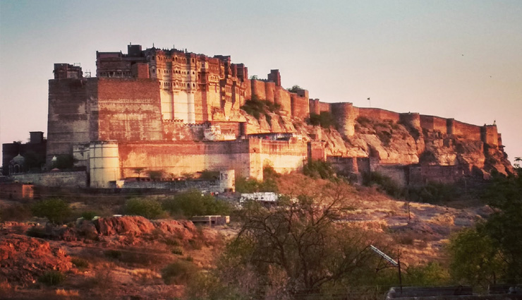 indian forts,tourism,agra,agra fort,red fort,delhi,himachal pradesh,gwalior fort,chittorgarh fort,kila,kumbhalgarh fort,rajasthan,mehrangarh fort,travel,holidays,travel guide,india tourism