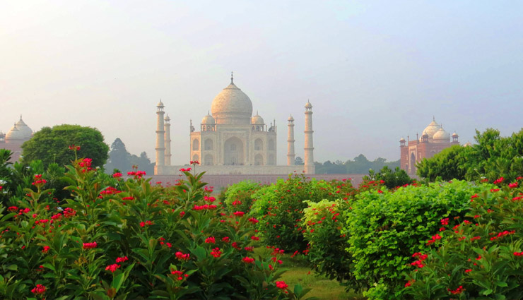 best places to visit in agra,top tourist spots in agra,must-visit places in agra uttar pradesh,agra tourist attractions,historical monuments in agra,places to visit near taj mahal,famous mughal architecture in agra,agra fort sound and light show,fatehpur sikri attractions,best mughlai restaurants in agra