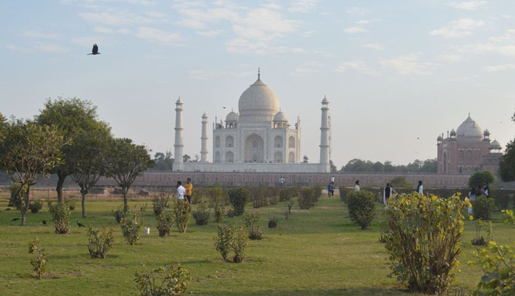 best gardens of the country attract tourists,holidays,travel,tourism