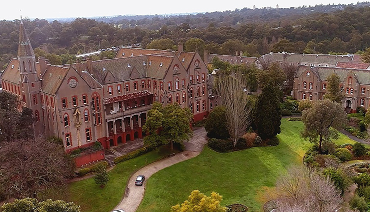 melbourne,places to visit in melbourne,tourist attraction in melbourne,yarra valley,abbotsford convent,bunjilaka aboriginal cultural centre,queen victoria market,walking tour,merri creek trail