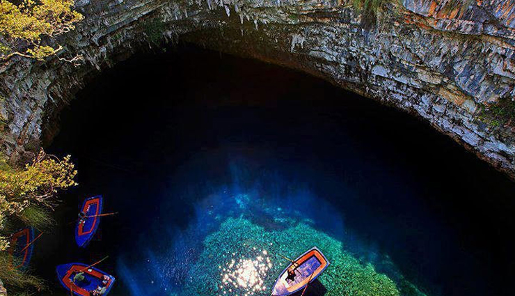 holidays,travel,places to be visited,5 most wonderful lakes around the world,lakes around the world,lakes around the world,dal lake,shangrila lake,peyto lake,methane lake,melissani lake