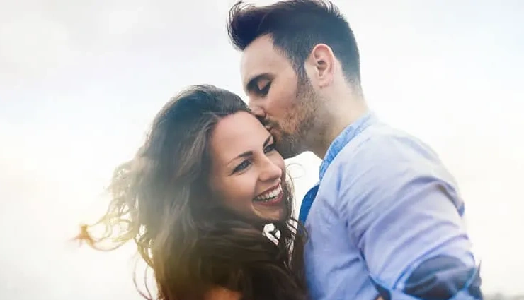 romantic ideas,relationship tips,ways to be romantic,emotional connection,strengthen relationship,romance for couples,thoughtful gestures,express love,romantic gestures,love tips for couples