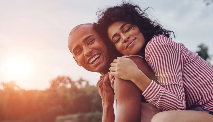 body language signs of love,signs a man loves you,body language of a man in love,how to tell if a man loves you,nonverbal signs he loves you,subtle signs he is in love,male body language attraction,signs he secretly loves you,physical signs of love,how men show love through body language