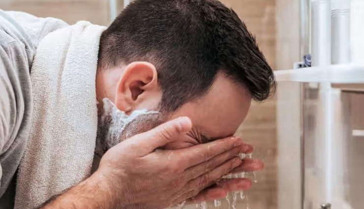 tips for men with oily skin,oily skin care for men,how to manage oily skin for men,mens skincare routine for oily skin,face wash for oily skin men,moisturizer for oily skin men,exfoliation for men oily skin,best toner for oily skin men,skincare tips for oily skin men,men’s skincare tips