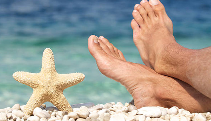 feet,lucky by legs,men legs,astrology tips