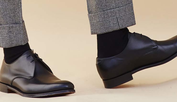 जूते बिगाड़ सकते हैं लड़कों का लुक, पहनते समय रखें इन बातों का ध्यान tips to keep in mind while wearing shoes,boys shoes,footwear fashion tips,men footwear,fashion trends,fashion tips,trendy footwear