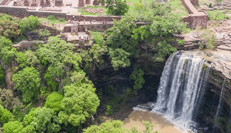 places to visit in bhilwara,bhilwara tourist attractions,historical places in bhilwara,bhilwara rajasthan sightseeing,best places to explore in bhilwara,bhilwara travel guide,bhilwara cultural spots,bhilwara historical forts,bhilwara temples,bhilwara natural beauty