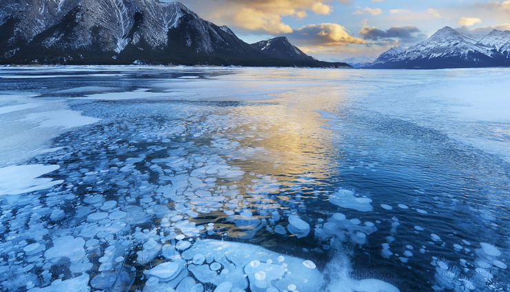 holidays,travel,places to be visited,5 most wonderful lakes around the world,lakes around the world,lakes around the world,dal lake,shangrila lake,peyto lake,methane lake,melissani lake