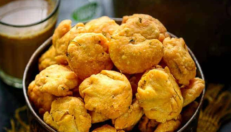 Recipe- Crispy and Extremely Popular Methi Mathri