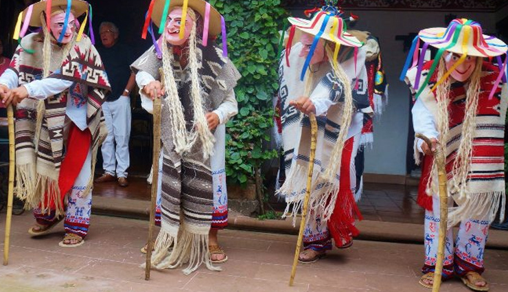 traditional mexican dance form,jarabe tapatío,la conquista,danza de los viejitos,danza del venado,los voladores de papantla,mexican dance forms