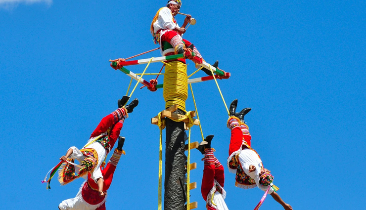 traditional mexican dance form,jarabe tapatío,la conquista,danza de los viejitos,danza del venado,los voladores de papantla,mexican dance forms