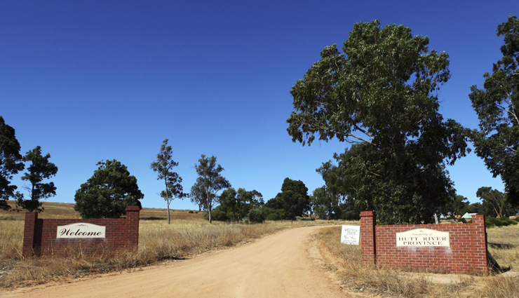 micronations,weird world of micronations,rose island,conch republic,republic of minerva,principality of sealand,principality of hutt river
