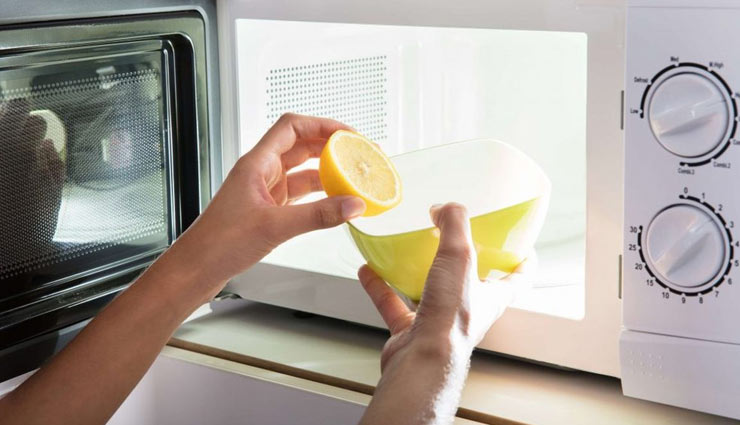 कहीं आप भी तो नहीं करते माइक्रोवेव इस्तेमाल के दौरान ये गलतियां mistakes made while using microwave,household tips