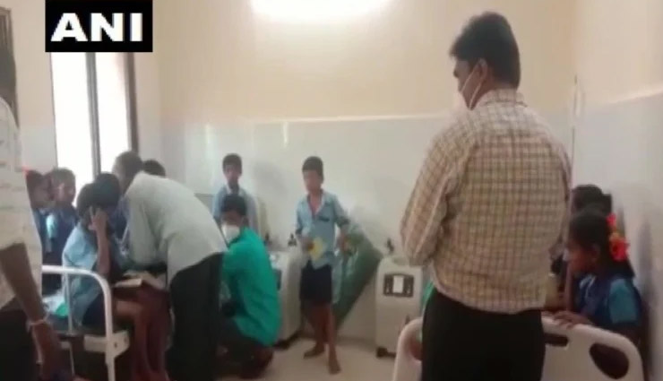 कर्नाटक: मिड- डे मील खाने के बाद 80 बच्चे पड़े बीमार, भोजन में मिली थी मरी हुई छिपकली 