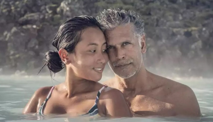 पत्नी अंकिता कोंवर संग पानी के अंदर रोमांटिक हुए मिलिंद सोमन, फैंस बोले - Just amazing❤️