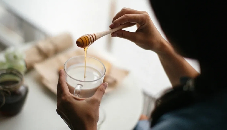 10 Health Benefits of Drinking Milk With Honey