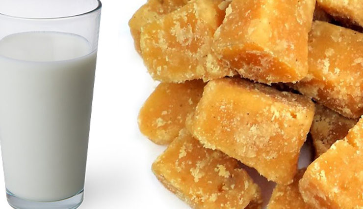 गर्म दूध के साथ गुड़ खाने के चमत्कारी फायदे 