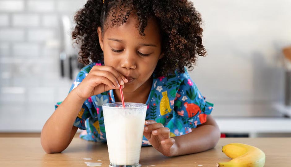 15 Amazing Benefits of Drinking Milk