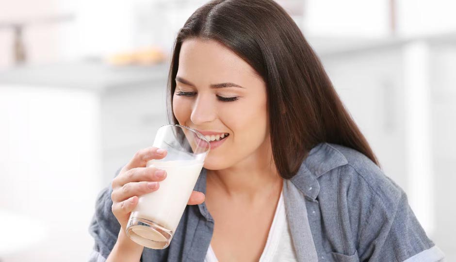 15 Amazing Benefits of Drinking Milk