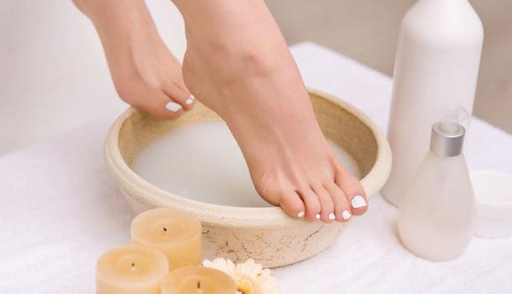 diy bathing routine essentials,honey for bath,wine bath benefits,oatmeal bath soothing,milk bath hydration,green tea bath antioxidants,coconut oil bath softening,olive oil bath hair care,lemon juice bath skin tightening,luxurious bath routine,relaxing bath ingredients