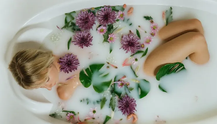 milk for skin,milk for hair,natural skincare,hair growth,moisturize skin naturally,reduce tanning,lactic acid benefits,frizz control,scalp nourishment,protein-rich hair care,natural beauty remedies