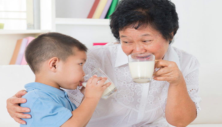 आपके तनाव को दूर करता है एक गिलास दूध का सेवन, जाने और फायदे