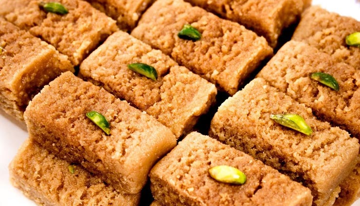 मन में उठी हैं मीठा खाने की चाहत, बनाए घर पर ही स्वादिष्ट मिल्क केक #Recipe