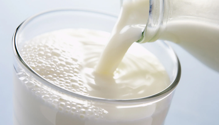 इन 8 चीजों के साथ कभी ना करें दूध का सेवन, फायदा पहुंचाने की बजाय होगा नुकसान
