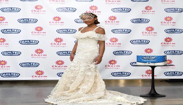 टॉयलेट पेपर से बना डाली वेडिंग ड्रेस, मिला सात लाख रुपये का इनाम