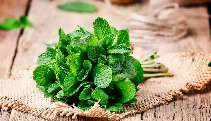 white pimples treatment,natural remedies for white pimples,kitchen remedies for pimples,how to get rid of white pimples,home remedies for whiteheads,gentle pimple treatments,rose water for pimples,sensitive skin pimple care,natural acne remedies