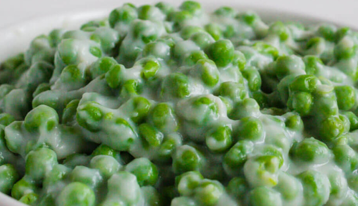 eggless yorkshire pudding,eggless yorkshire pudding with onion gravy,eggless yorkshire pudding with minty leaves,Eggless Recipe,pudding recipe,recipe