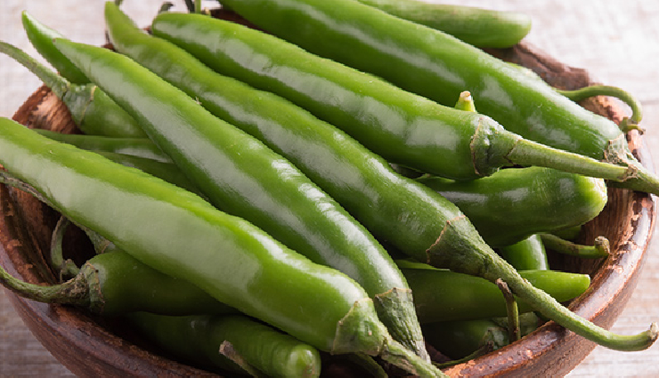 मिर्ची वड़ा : पूरे देश में धूम मचा रही है यह स्पाइसी राजस्थानी डिश, देती है समौसे-कचौड़ी को टक्कर #Recipe mirchi vada recipe,mirchi vada vs samosa,tough fight between mirchi vada and kachori,samosa vs kachori taste comparison,spicy mirchi vada preparation,best indian snack recipes,street food competition recipes,mirchi vada flavor profile,kachori and samosa alternatives,homemade spicy snacks