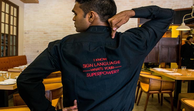 मुंबई का अनोखा रेस्टोरेंट जहां सिर्फ इशारों में की जाती हैं बात 