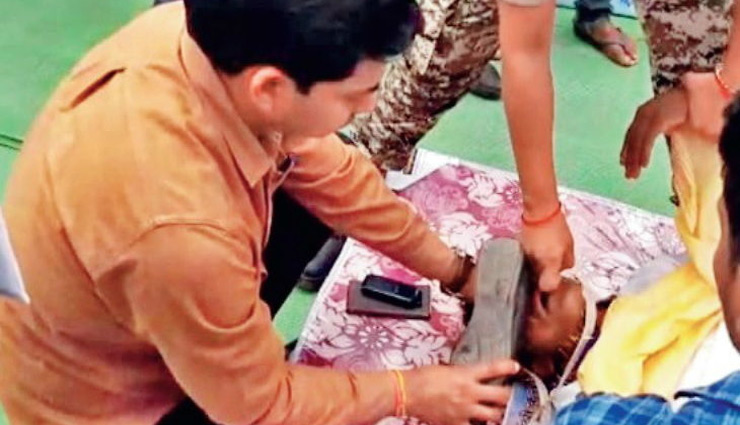 दुल्हे को आया मिर्गी का दौरा तो कलेक्टर ने सुंघाया जूता, डॉक्टर बोले- यह गलत