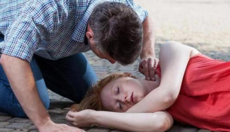 मिर्गी का दौरा बन सकता हैं जानलेवा, तुरंत आजमाए ये घरेलू उपचार