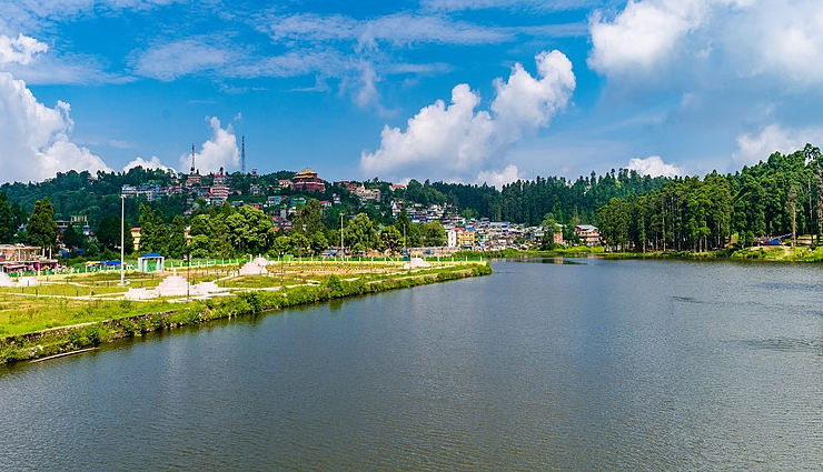 beautiful lakes in west bengal,mirik lake,jore pokhri lake,senchal lake,rasikbil lake,rabindra sarovar lake,santragachhi jheel,motijhil lake,benuka lake,amarabati lake,kolkata lake,kapil muni temple lake,samsing lake,bethuadahari lake,tajpur lake,west bengal tourism,scenic lakes,nature in west bengal,boating in west bengal lakes,top lakes to visit in west bengal