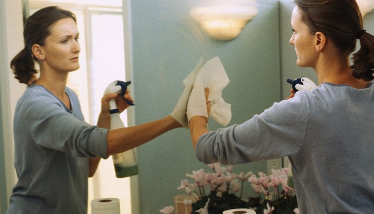 household,5 ways to clean mirror,how to clean mirror at home,how to clean glass at home,shining glass